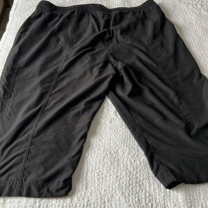 Tel Gear Black Cargo Capri Pants